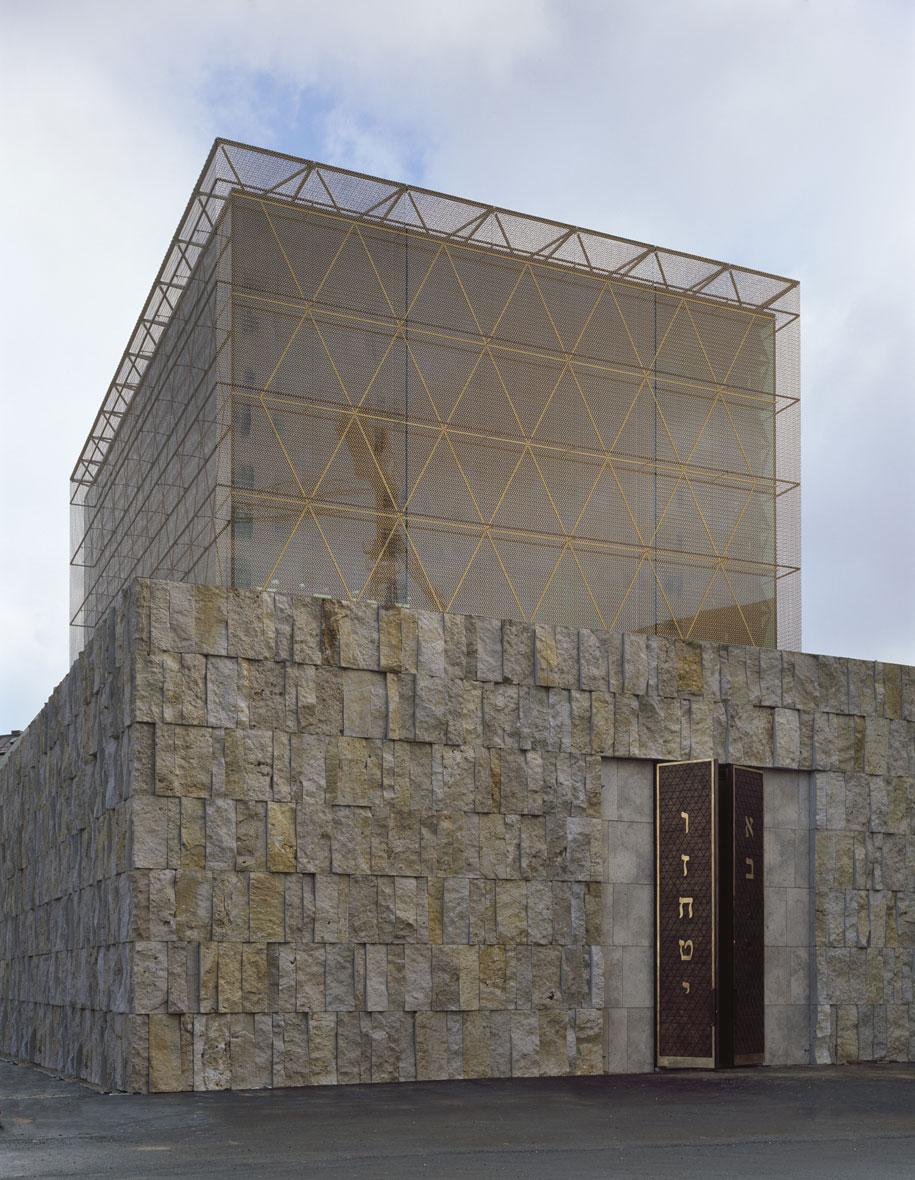 GKDMETALFABRICS | Blog | Synagogue Cloaked In Golden Mesh Veil In ... GKDMETALFABRICS | Blog | Synagogue Cloaked In Golden Mesh Veil In ...